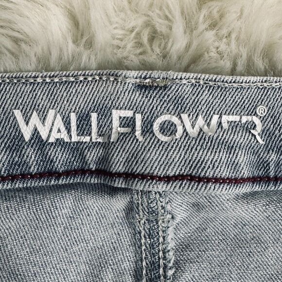 Wallflower Jeans Fearless Curvy Super High Rise Crop 10 (30x25) Blue Distressed - Picture 3 of 10
